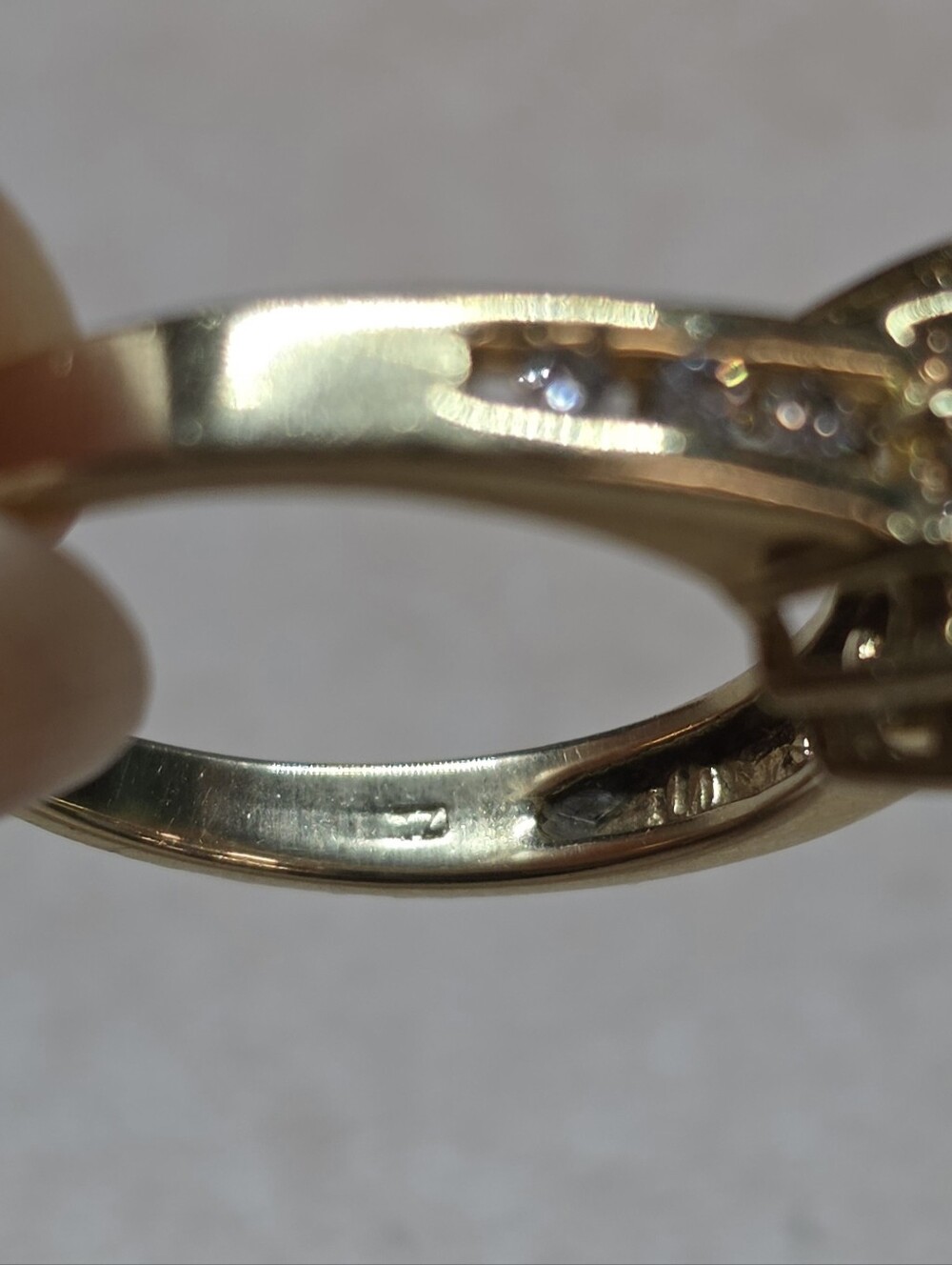 14k Yello Gold Ring - Picture 6 of 9